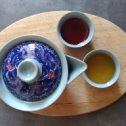 Фотография "Зеленый чай с земляничным вареньем - эстетично, вкусно и позитивно! Зеленый чай можно заварить 2-3 раза, чтобы растянуть чаепитие! Да, маленькими порциями чай пъется вкуснее, понимаю, что в наше время все пьют кружками, чтобы напиться. Ребенок прочитав о традиционном китайском чаепитие решил устроить всем домашним это действие. А вы знали, что перед тем , как заваривать чай - надо с ним поздороваться, вдохнуть его запах, затем наложить его в чайник и после залить уже кипятком. Когда чай заварится - налить в пиалу и заново вдохнуть его аромат, затем пить, всем приятного чаепития #чай #чайсмятой🍃☕ #чайсмятой #чайзеленый #вкусно #чаепитие #чаек #чаек☕ #tea #teatime #чайныйсервиз #чайный"
