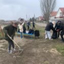 Фотография "В рамках акции санитарной очистки территорий г. Барнаула, в микрорайоне "Авиатор " в апреле прошли акции по очистки территорий общего пользования, детских площадок, при участии активистов микрорайона, волонтерским отрядом и советом молодежи микрорайона. спасибо всем большое за участие!!!"