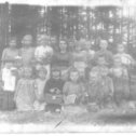 Фотография "Нашла  в семейном альбоме Крупских из д.Юнцевичи 1949 г.Может кто-нибудь найдёт своих родных и подпишет фамилии."