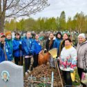 Фотография "2 мая ветераны и волонтёры Победы  приводили в порядок захоронения  Героев  Советского Союза на местном городском кладбище. Гаврилов-Ям. "