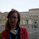Фотография "В Ватикане. Вверху в третьем справа окошке свет горит, значит Папа на месте)) "