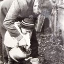 Фотография "#Губкин #осень #1980 #мойпрадед 
Я и прадедушка на пасеке. Кстати курточка на мне из ГДР, привезённая моим дядей, когда он там проходил военную службу."
