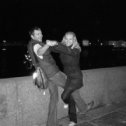 Фотография "Питер, ночь, набережная Невы, холодно - приходится танцевать, чтобы не замерзнуть :)  22 сентября '08"