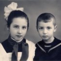 Фотография "4 класс (Я с братом Вовой, который также закончил школу № 14)"