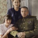 Фотография "Генерал-армии К.К.Рокоссовский с женой Юлией Петровной и дочерью Ариадной, 1943г."