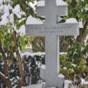 Фотография "Могила С. В. Рахманинова и его супруги на Кладбище Kensico Cemetery, расположенном в 50 км к северу от Нью-Йорка, в городе Валгалла (округ Уэстчестер, штат Нью-Йорк)."