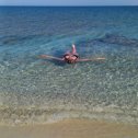 Фотография "Остров Магавиш считается одним из самых больших островов Хургады, который позволяет туристам заниматься всеми видами водного спорта, такими как серфинг, дайвинг и сноркелинг в его прозрачных голубых водах, которые включают коралловые рифы и редких рыб."