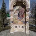 Фотография "03.04.2024 г. Стелла у нового храма на территории Тихвинского монастыря. "