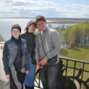 Фотография "Варвара с Ирой и Димой надо озером Неро, Ростов Великий"
