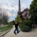 Фотография "Какая разница, сколько стоят твои кеды, когда ты в них ходишь по Парижу

"