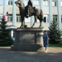 Фотография "Удмуртия, Г. Сарапул, памятник кавалер девицы Надежды Дуровой, участвовавшей в войне с Наполеоном.  Памятник стоит на месте дома семьи около набережной Камы. Здесь она без кивера, а в Елабуге на памятнике ей перед  кладбищем, где она похоронена она  в полной форме. 26 авг 22г."