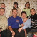 Фотография "Наверху:внук Саша,дочь Таня,невестка Юля.
Внизу:зять Олег, муж Гена, Я,сын Сергей."
