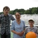 Фотография "Бабушка с внуками гуляют в парке"Царицыно""