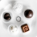 Фотография "Все знают, что в шоколаде содержится фенамин – вещество, создающее ощущение влюбленности.
⠀
А ещё, чем больше стрессов в жизни человека, тем больше ему хочется шоколада. Он покупает шоколадки в среднем в два раза чаще, чем тот, у кого на душе спокойно.
Я бы сейчас с удовольствием заточил пару батончиков баунти)) #weddmak 
#кольца #обручальныекольца #детали #свадебныекольца
#фотографвсочи
#свадебныйфотографсочи
#фотографвкраснодаре
#свадебныйфотографкраснодар 
#фотографрозахутор
#фотографвростове
#фотографнасвадьбуростов
#свадебныйфотографростов"