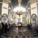 Фотография "Очередь в храме к иконе Казанской БМ"