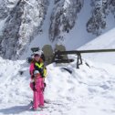 Фотография "я с дочкой на вершине. Сзади пушка для сбивания лавин."