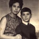 Фотография "Я с мамой Душанбе, 197? год не помню точно, наверно 3 класс"