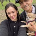 Фотография "Я с внучкой Миленой и собачкой Барби на прогулке в дубовой роще. Позеленело."