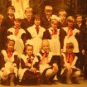 Фотография "3й класс СШ 44 ЦГВ, Яромерж. 1986 год. Слева, возле учителя - я. Справа, посередине Игорь Постовой, рядом Васька Палагин"