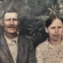 Фотография "Прадеду Кириллу было 42 года, когда его забрали на фронт. В письме откуда-то из-под Смоленска слова "нас прижали, видать, здесь все и останемся" были прощальными. Похоронки не было - пропал без вести. Жена Маша ждала его всю жизнь. В 1953-м Кирилла Никифоровича Тарасенко признали умершим. Единственная выжившая из восьмерых детей его дочь, моя баба Ева, всю жизнь оплакивала День Победы. Когда отец ушел на войну, ей было три года.
 #ДеньПобеды2020"