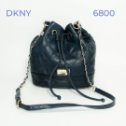 Фотография "🌟6800 руб🌟
🇺🇸В НАЛИЧИИ🇺🇸
Суперстильная сумка-торба DKNY, натуральная кожа - оригинал! 
Производитель – DKNY (США).
Материал - натуральная кожа. 
Цвет – индиго (как на фото). 
Длина – 23 см, высота  – 23 см, ширина дна - 15 см."
