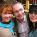 Фотография "В Барнауле!Я с подругой и Кривоносовым (зав кафедры общественных связей СПбГУ) Я когда-то была рыжей"