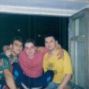 Фотография "Я в центре. Общага №6 УГНТУ. где-то между 1991 и 1996 годами.
Слева Ильшат Кильдияров, справа Артур Ахмадов."