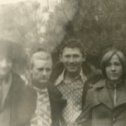 Фотография "Слева, на право:Юрик Фролов, Стас Смирнов, Андрей Трошев, Вовка Галагуцкий(Вавила).Октябрь79-го, я в армейском отпуске."