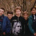 Фотография "Октябрь 1996. Во дворе нашей гимназии. 9 "В" класс. Я второй слева. Почему-то похож на Гарри Поттера. "