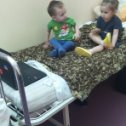 Фотография ""Дет отделение медцентра "- подсела на просмотр мультиков "
