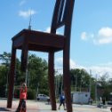 Фотография "Женева. Представляете великана, который на стульчик сядет??? А в принципе, все серьезно - это памятник в поддержку запрещения противопехотных мин. Вот так..."
