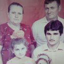 Фотография "Mama, tata, fratele Costicà şi eu"
