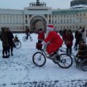 Фотография "Велопарад Дедов Морозов на Дворцовой площади"