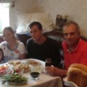 Фотография "Это часть моей семьи слева направо -  внук Максим, правнучка Лиза, жена внука Настя, внук Миша, брат Саша"