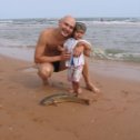 Фотография "Мои мужчины с уловом (Азовское море 2007г. Даньке 1 год 5 месяцев)"