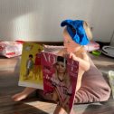 Фотография "Внучка читает журнал мод...на голове модная шляпка, изготовленная собственными руками..."