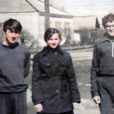 Фотография "1973г. Гена Боголюбский, Наташа Мартемьянова, Саша Лауэр. 8г класс"