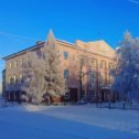 Фотография "ЗДАНИЕ  СУСУМАНСКОЙ  АДМИНИСТРАЦИИ  В ЗИМНЕМ , ЯНВАРСКОМ НАРЯДЕ  2024 ГОДА."