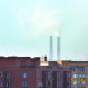 Фотография "Трубы 180 метров самой мощной ТЭЦ в Казахстане, Павлодарской ТЭЦ-3. Левая труба еще не  в работе, построена недавно. Строящуюся третью трубу пока не видно."