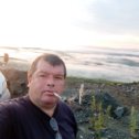 Фотография "Карьер "Понийский", 6:30 утра, высота 550 метров над уровнем моря, это не туман, облака на 250 метров, аж пос. Снежный не видно. Он прям за мной внизу. Сутки не спал, а ехать всего лиш 360км, но это увидеть... "