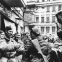 Фотография "Советские солдаты на улице Берлина.
Май 1945 года."