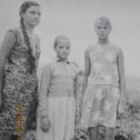 Фотография "Три сестры Меметовых Нияра, Диляра и Лиля."