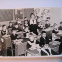 Фотография "2А класс Ульяновской восьмилетней школы поселка Стекольный. 1981-1982 учебный год. Я - рядом с учительницей, Татьяной Юрьевной Зайцевой"