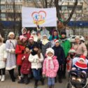 Фотография "Многодетные семьи на параде Дедов Морозов."