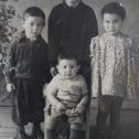 Фотография "С альбома у тёти Макмуловой Раузы. фото 1961 . Фазан,Рамазан,Альфия и Самигулла."