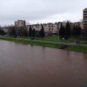 Фотография "Тротуар на набережной А . Невского затопили воды седого Волхова. Наводнение осенью,  ... как жаль , а мы ждали зиму.."