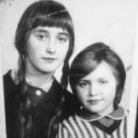 Фотография "Со старшей сестрой Наташей. 1965 -66 годы."