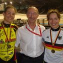 Фотография "Чемпионат Германии 2007 Берлин
с Чемпионкой Верена Иосс /Verena Jooß/ Team Rothaus-Vita Classica"