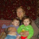 Фотография "Мама со своими правнучками, одна названа её именем Ангелина, другая Вероника, мои внучки ❤️❤️❤️"