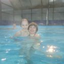 Фотография "я с мамой в бассейне под одкрытым небом в югорской долине."